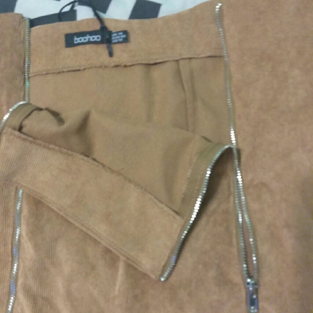 Mini Skirt - Picture 4 of 5